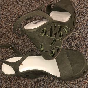 Mia Olive green Wedges